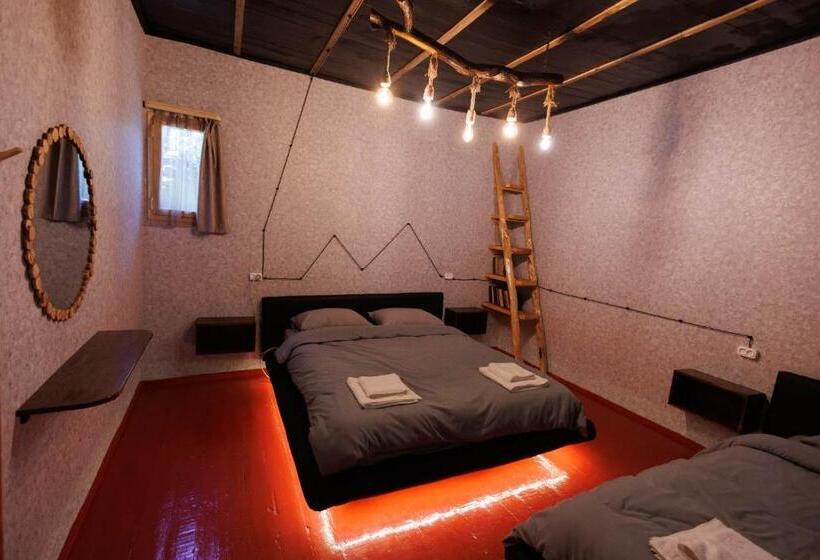 بنسيون Melqonyan S Guest House & Coffee