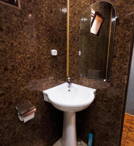 بنسيون Melqonyan S Guest House & Coffee