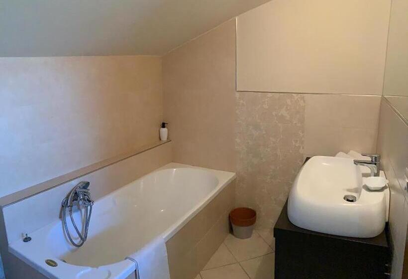 פנסיון Pagnani Guest House