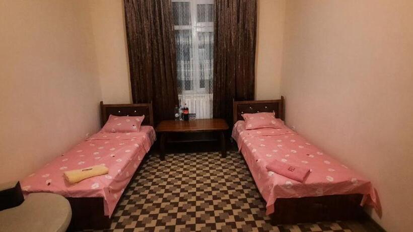 膳宿费 Sam Greenhouse Hostel