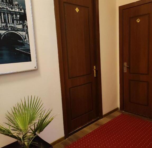 膳宿费 Sam Greenhouse Hostel