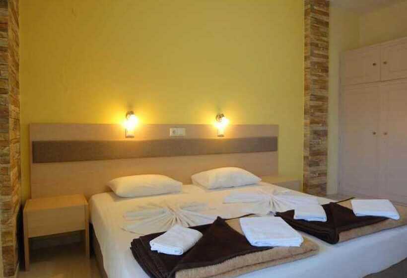 Albatros Studios & Apartments