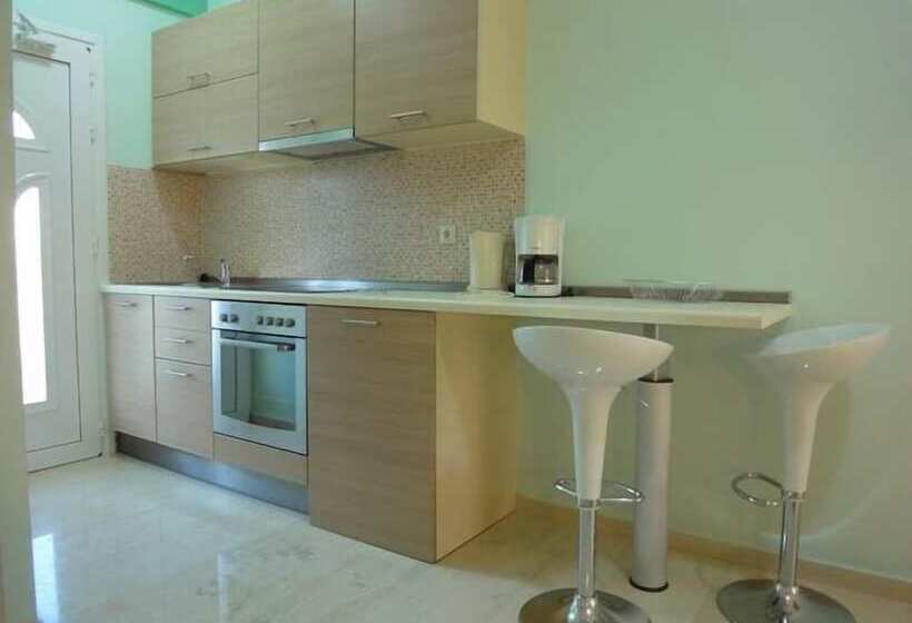 Albatros Studios & Apartments