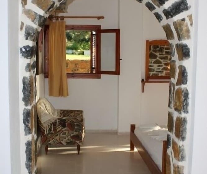 Albatros Studios & Apartments