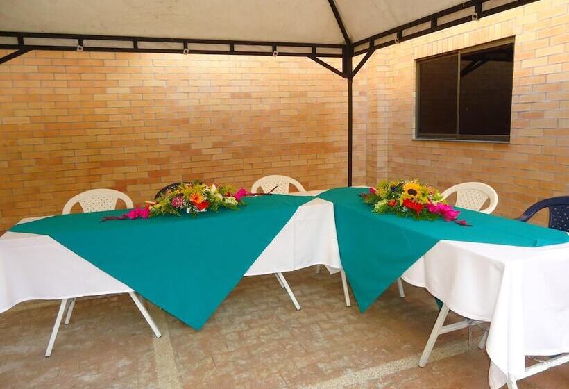 Apartahotel Los Cerezos