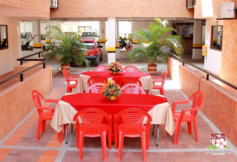 Apartahotel Los Cerezos