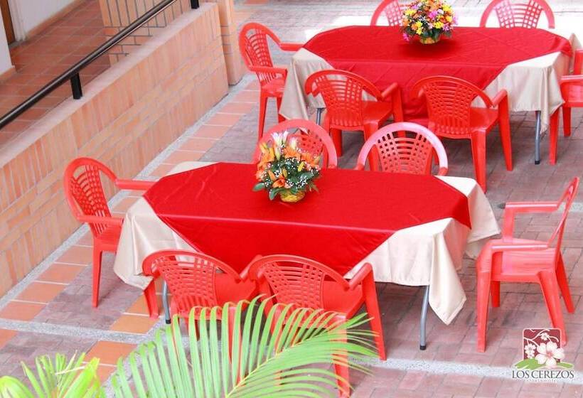 Apartahotel Los Cerezos