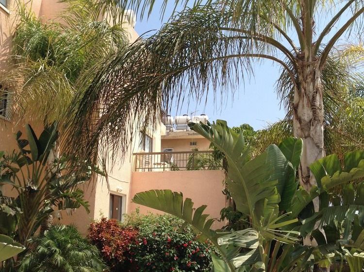 Constantaras Apartments