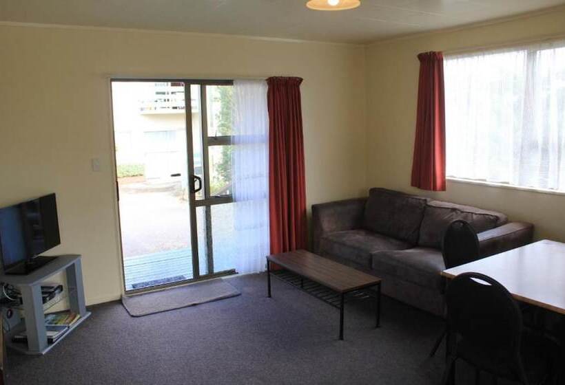 Coronation Court Motel