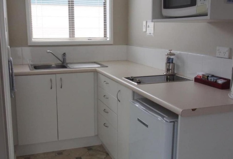 Coronation Court Motel