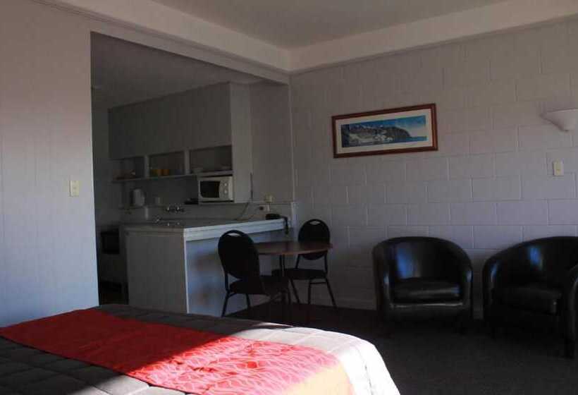 Coronation Court Motel