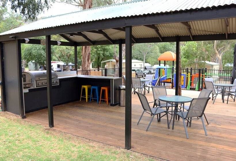 בית מלון כפרי Adelaide Brownhill Creek Tourist Park