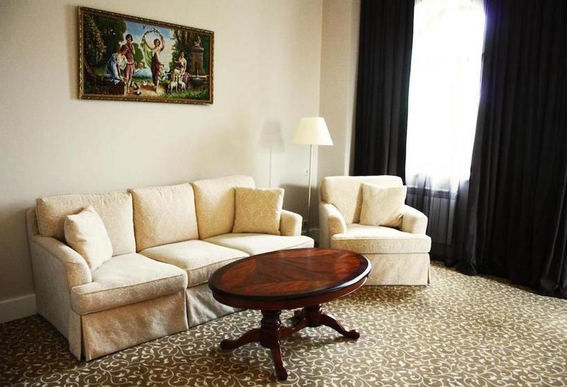 هتل Novomoskovskaya