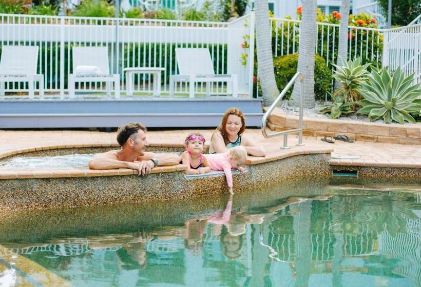 هتل The Bay Apartments Coolangatta