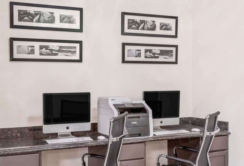 فندق Baymont By Wyndham Delavan Near Lake Geneva