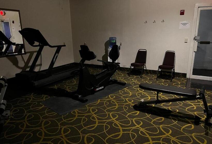 فندق Baymont By Wyndham Delavan Near Lake Geneva