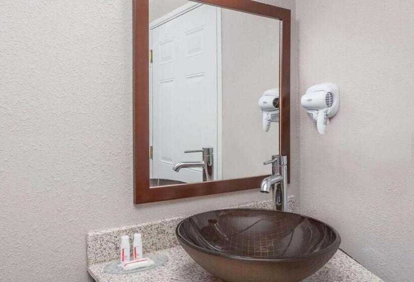 فندق Baymont By Wyndham Delavan Near Lake Geneva