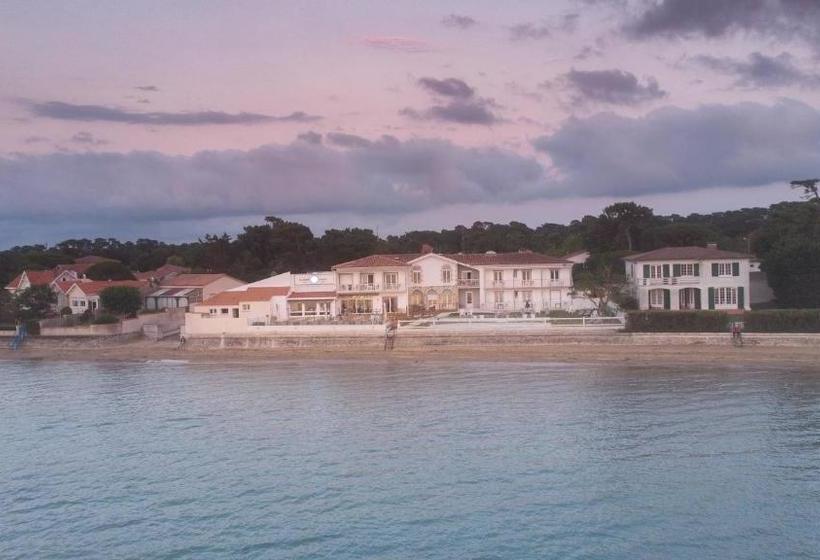 Beach Hotel   Le Grand Chalet