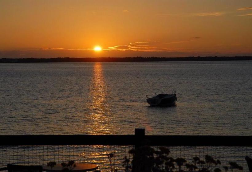 Beach Hotel   Le Grand Chalet