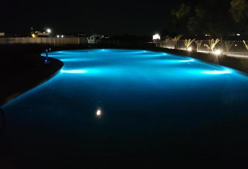 هتل Big4 Stuart Range Outback Resort