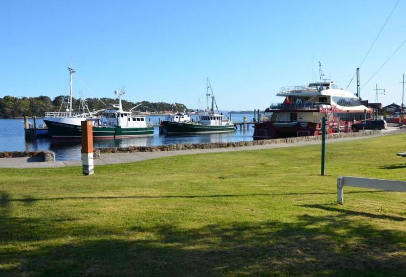 בית מלון כפרי Castaway Holiday Apartments