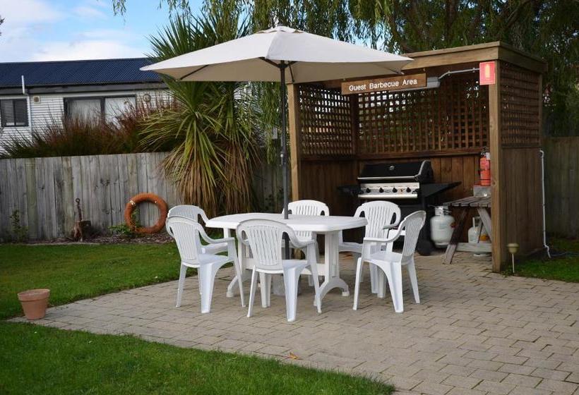 בית מלון כפרי Castaway Holiday Apartments