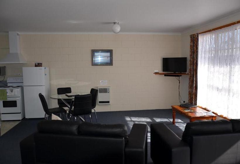 בית מלון כפרי Castaway Holiday Apartments