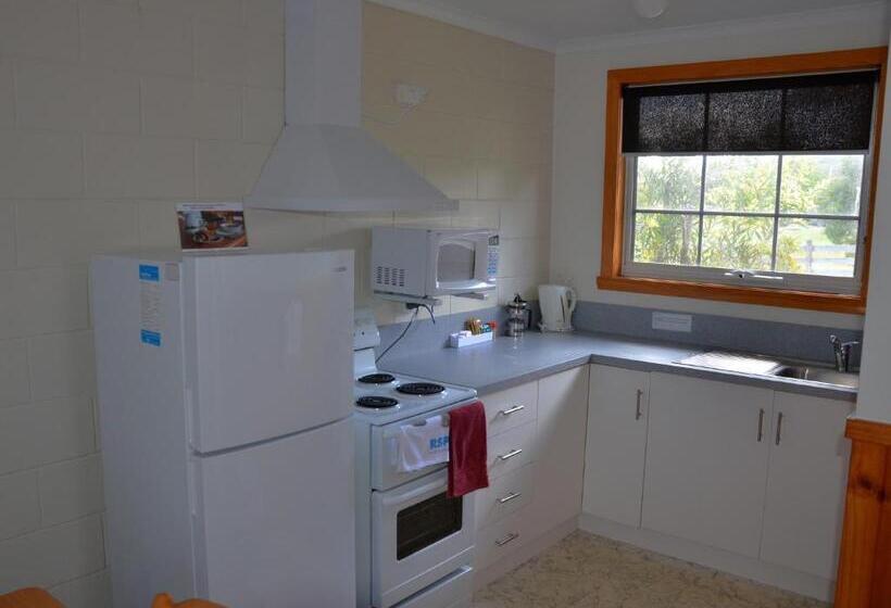 בית מלון כפרי Castaway Holiday Apartments