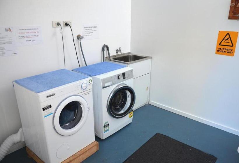 בית מלון כפרי Castaway Holiday Apartments