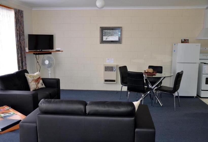 בית מלון כפרי Castaway Holiday Apartments