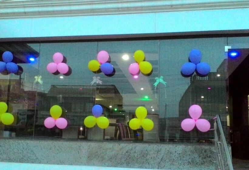 בית מלון כפרי Grand Clarks Inn