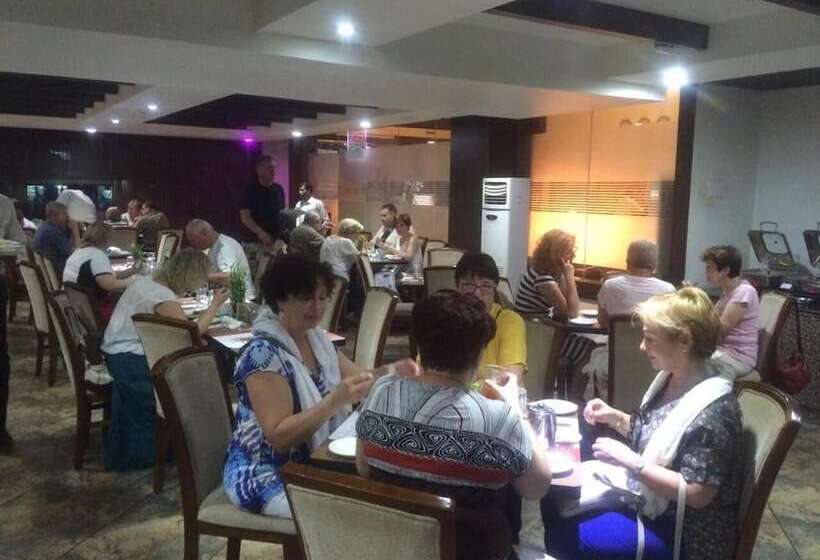 בית מלון כפרי Grand Clarks Inn