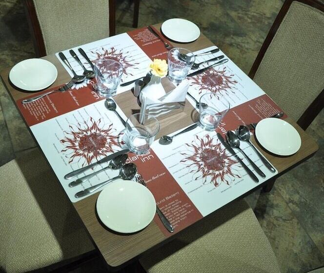 בית מלון כפרי Grand Clarks Inn