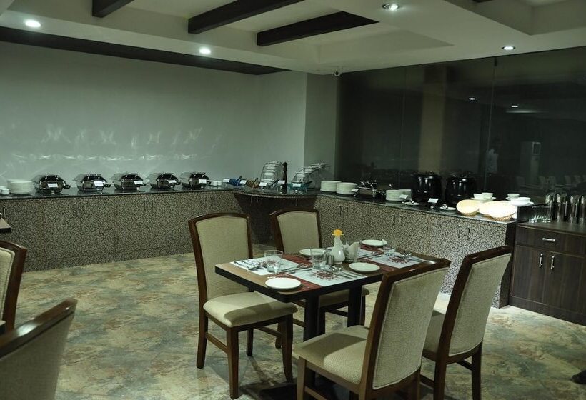 בית מלון כפרי Grand Clarks Inn