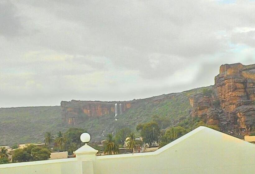 호텔 Grand Clarks Inn