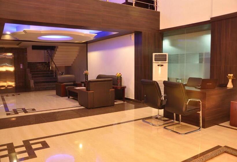 בית מלון כפרי Grand Clarks Inn