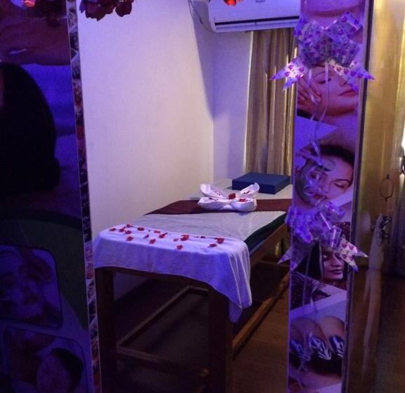 호텔 Grand Clarks Inn