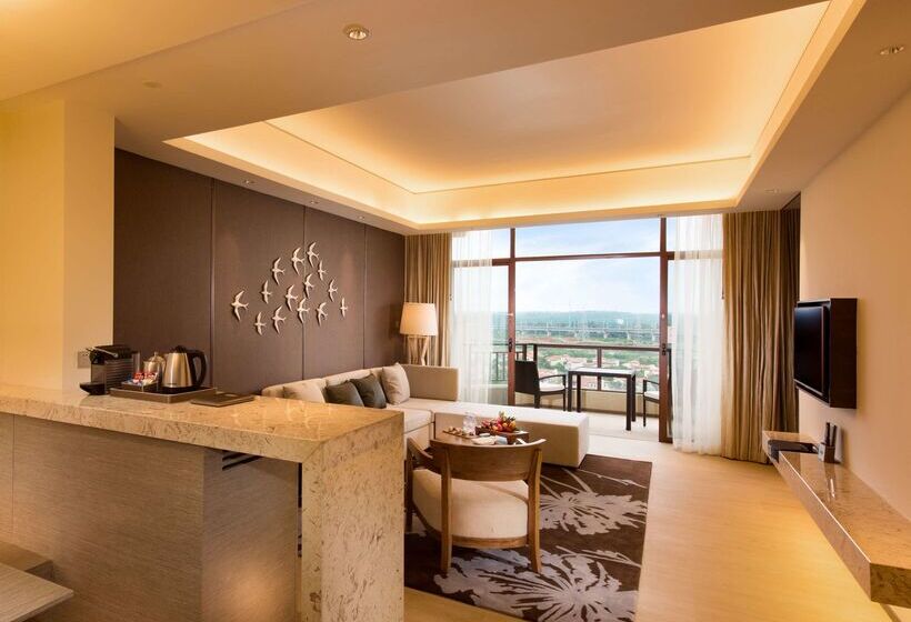 Отель Doubletree Resort By Hilton Hainan Chengmai