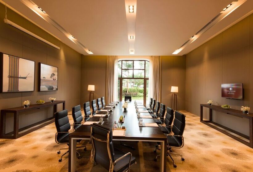 Отель Doubletree Resort By Hilton Hainan Chengmai