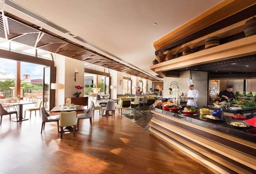 Отель Doubletree Resort By Hilton Hainan Chengmai