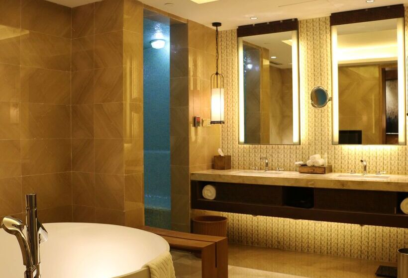 Отель Doubletree Resort By Hilton Hainan Chengmai