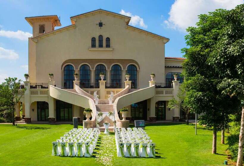 Отель Doubletree Resort By Hilton Hainan Chengmai