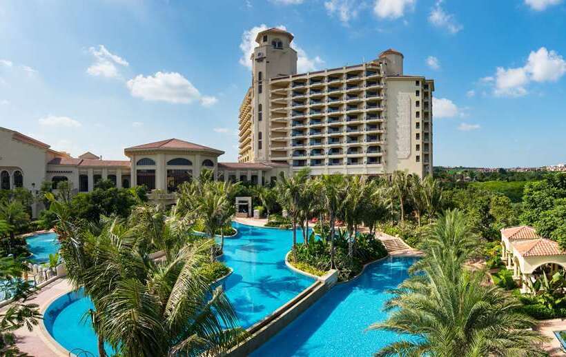 Отель Doubletree Resort By Hilton Hainan Chengmai