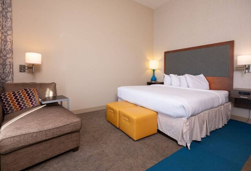 فندق Flag Point Inn & Suites Pratt By Fairbridge