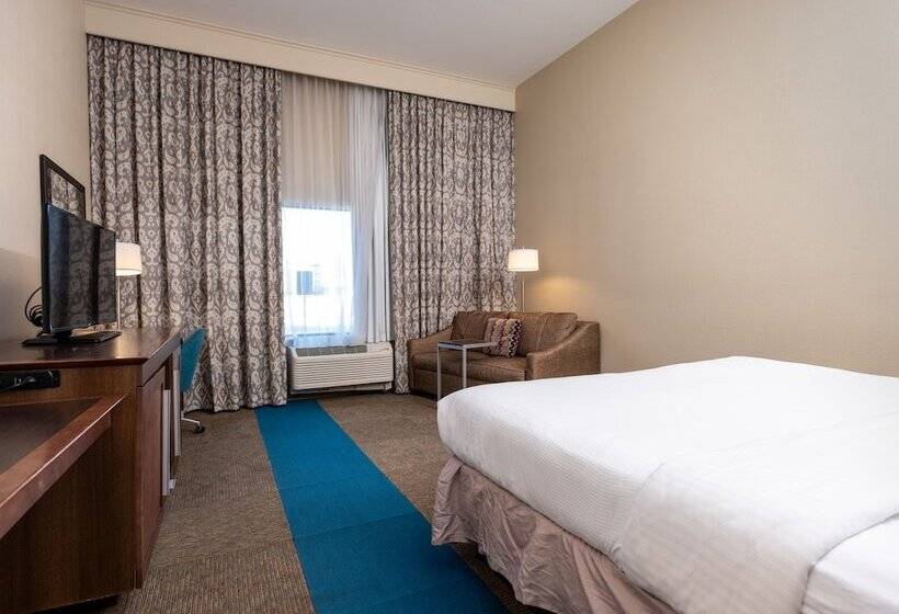 فندق Flag Point Inn & Suites Pratt By Fairbridge