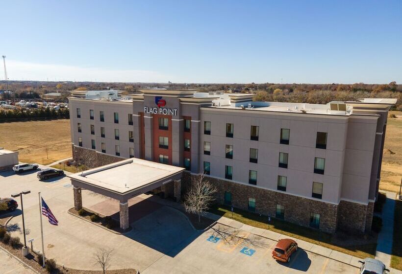 فندق Flag Point Inn & Suites Pratt By Fairbridge