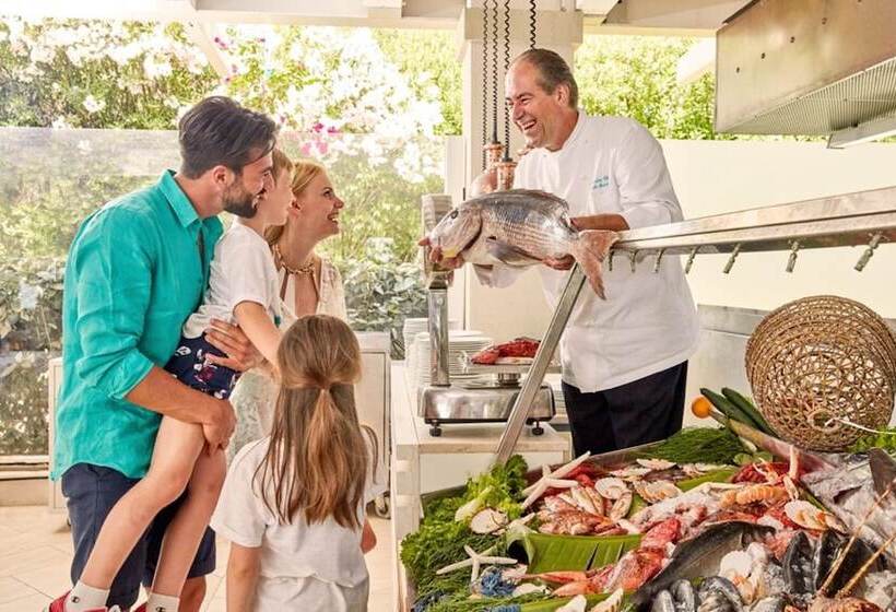 فندق Forte Village Resort  Bouganville