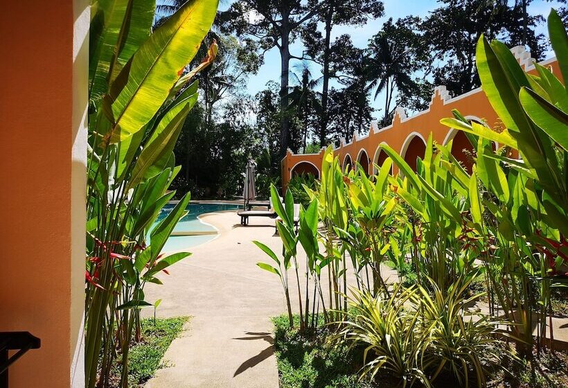 هتل Hacia Leisure Resort