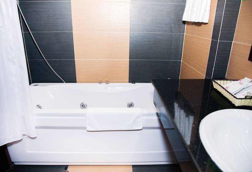 Hai Ba Trung Hotel & Spa
