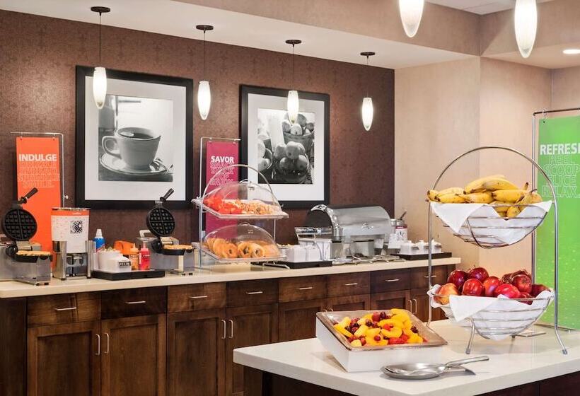 ホテル Hampton Inn Lincoln Airport